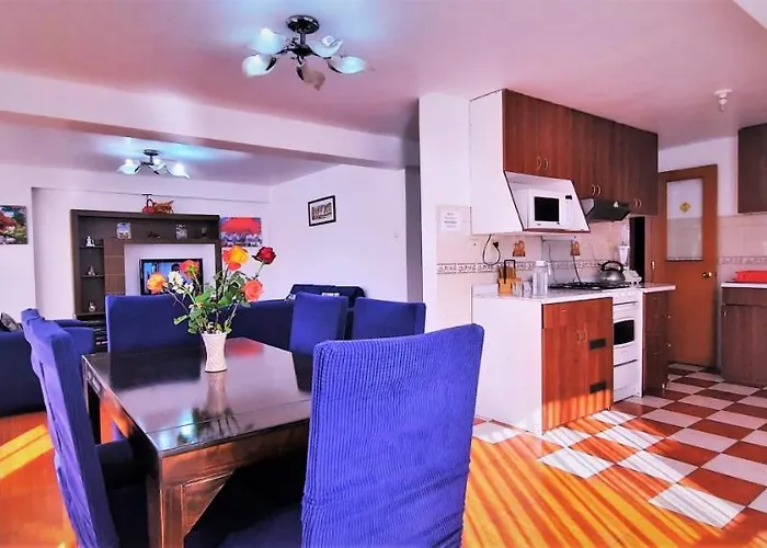 Departamento Céntrico , Cómodo Y Económico En *
